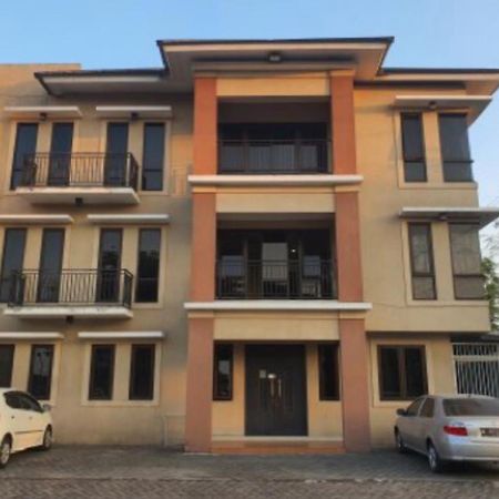 Oyo 93109 Garden Homestay 1 Tpr Surabaya Exterior foto
