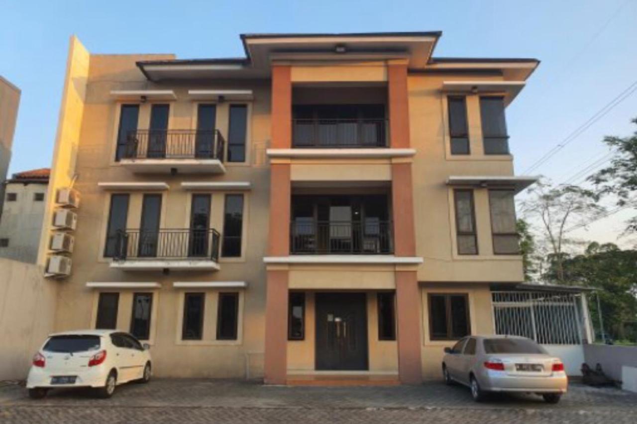 Oyo 93109 Garden Homestay 1 Tpr Surabaya Exterior foto